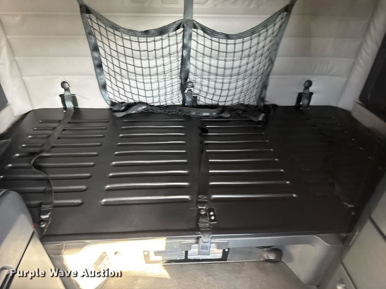 image for item EG6435 2019 Freightliner Cascadia semi truck