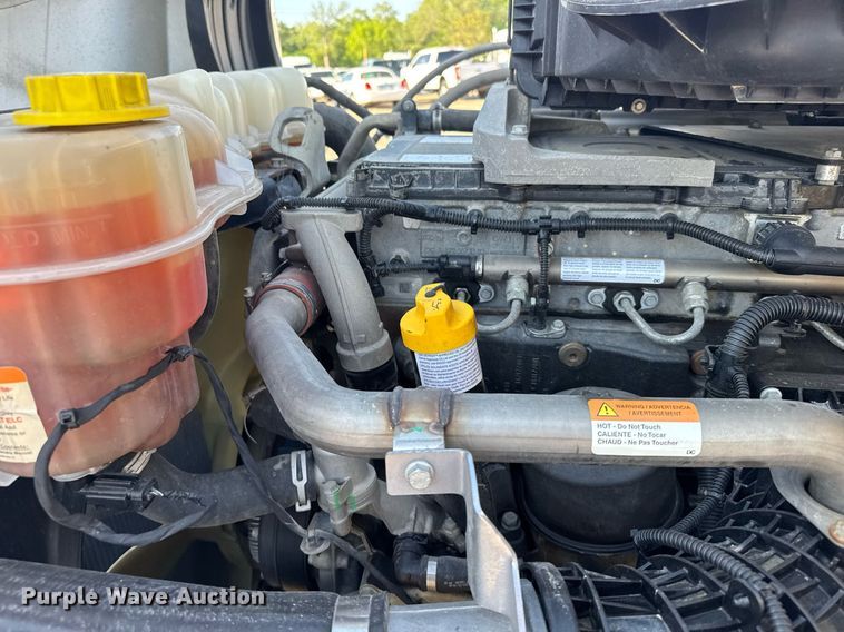 image for item EG6435 2019 Freightliner Cascadia semi truck