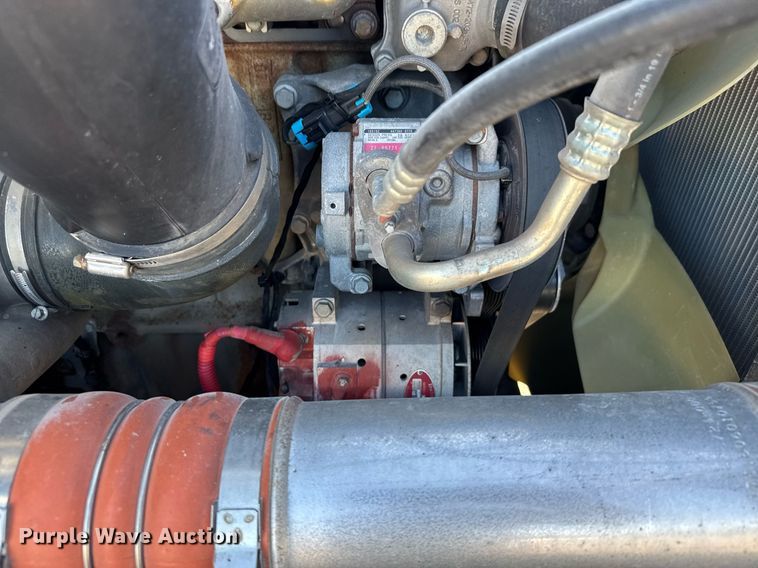 image for item EG6435 2019 Freightliner Cascadia semi truck