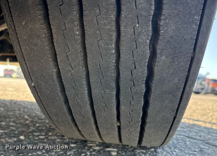 image for item EG6435 2019 Freightliner Cascadia semi truck