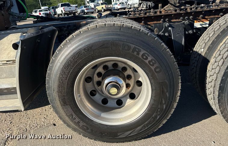 image for item EG6435 2019 Freightliner Cascadia semi truck