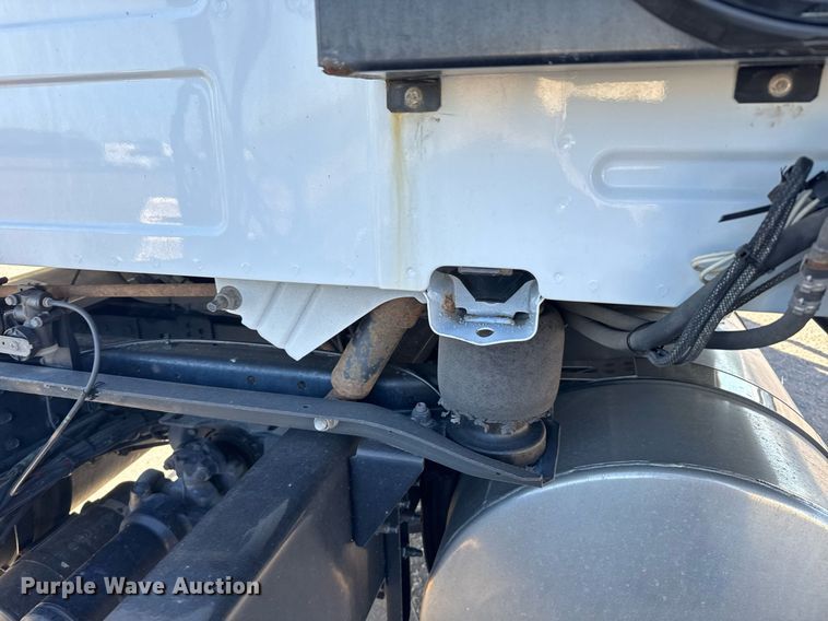 image for item EG6436 2021 Volvo VNL semi truck