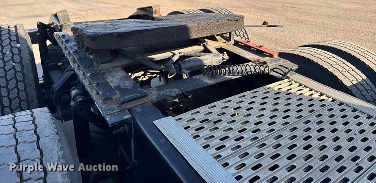 image for item EG6436 2021 Volvo VNL semi truck