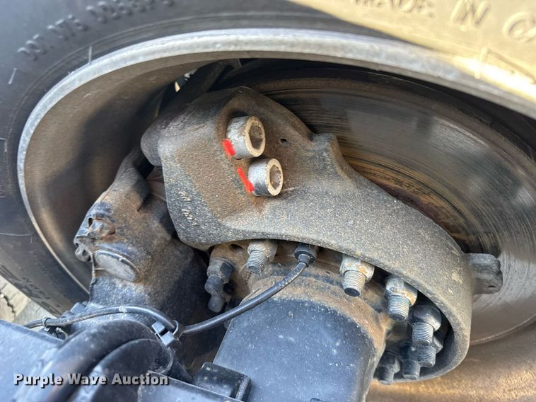 image for item EG6436 2021 Volvo VNL semi truck