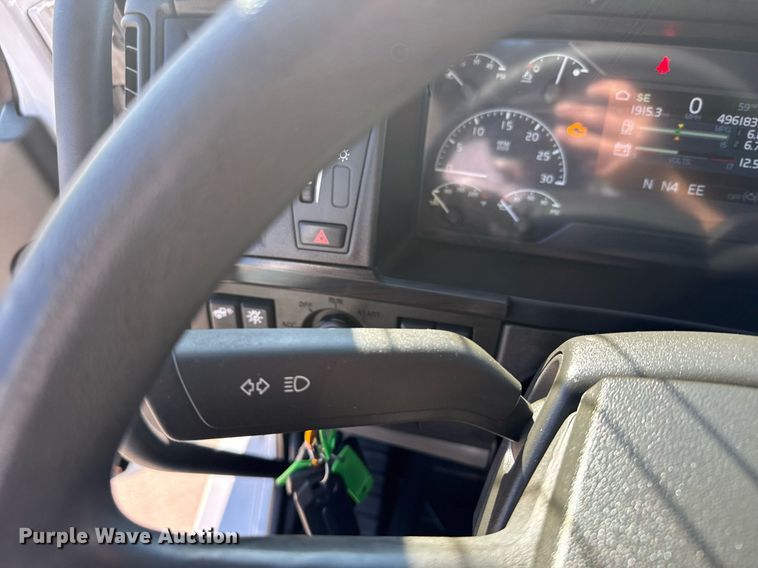 image for item EG6436 2021 Volvo VNL semi truck