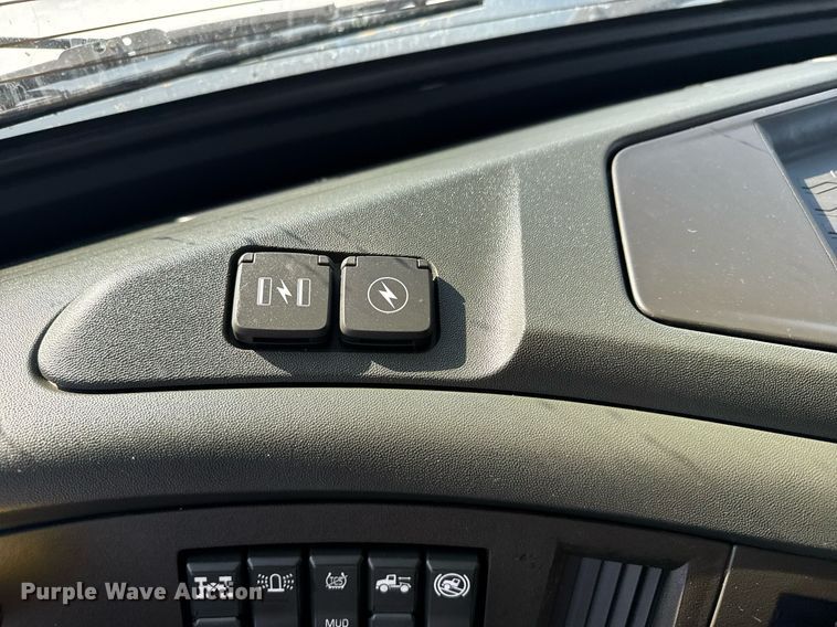 image for item EG6436 2021 Volvo VNL semi truck