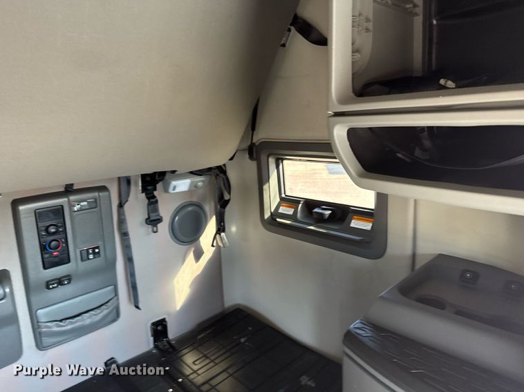 image for item EG6436 2021 Volvo VNL semi truck