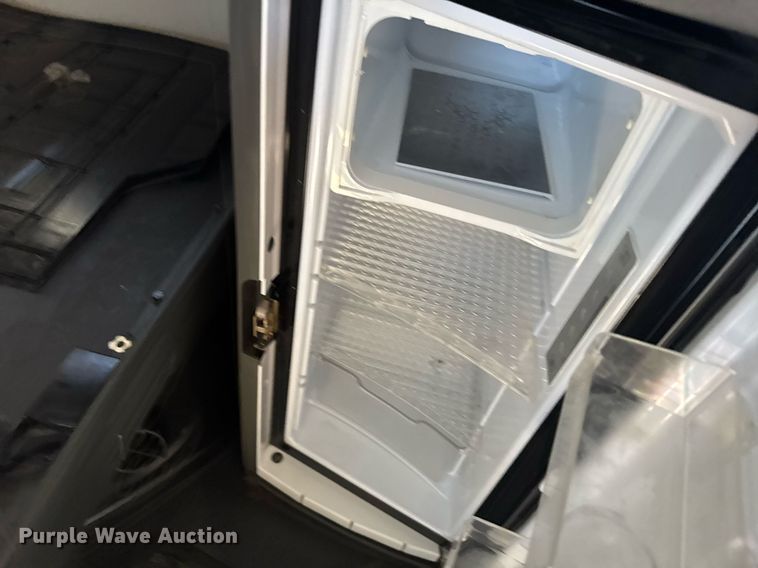 image for item EG6436 2021 Volvo VNL semi truck