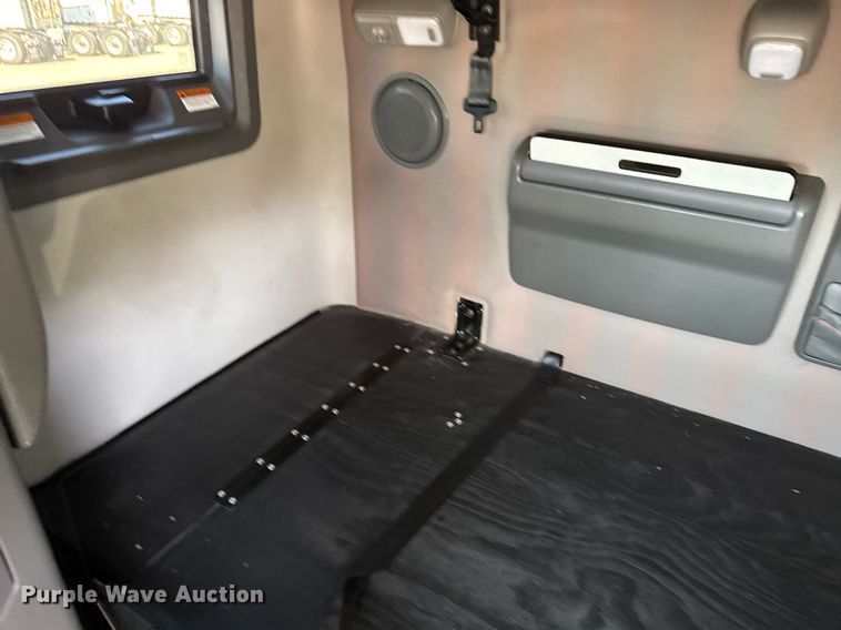 image for item EG6436 2021 Volvo VNL semi truck