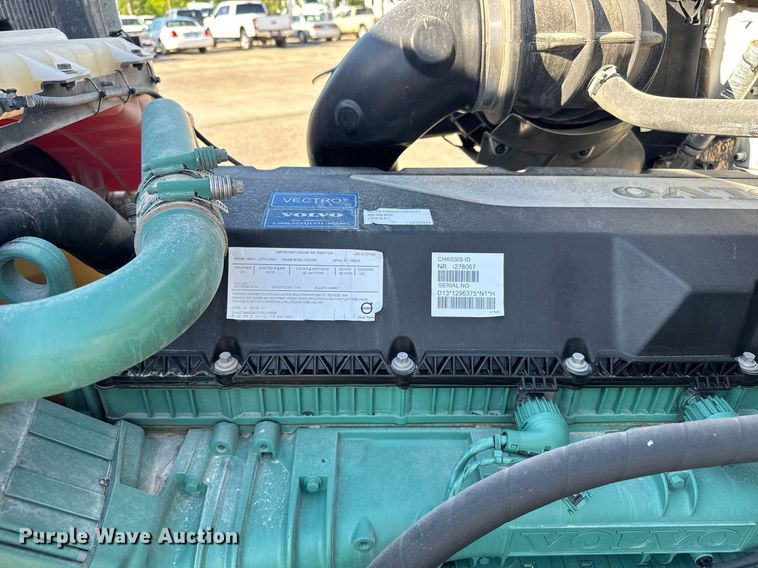 image for item EG6436 2021 Volvo VNL semi truck