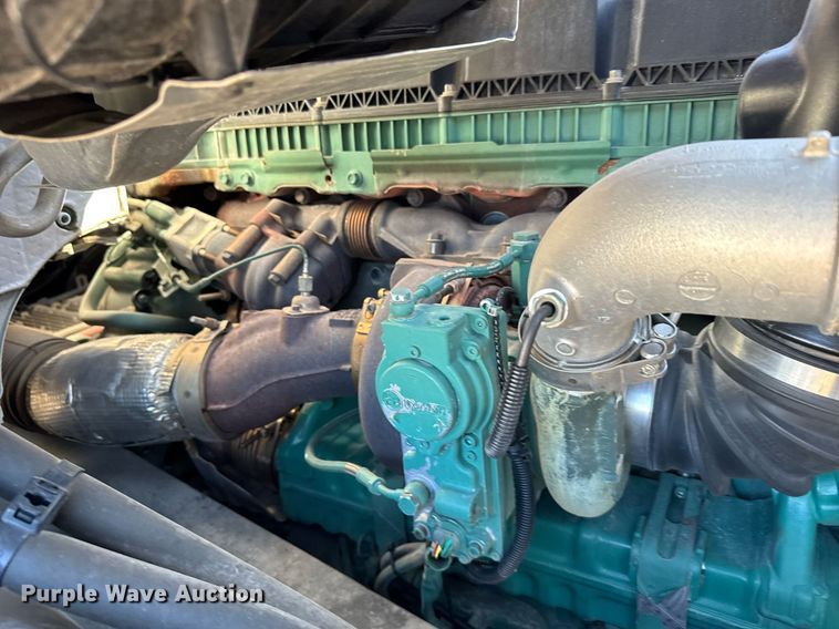 image for item EG6436 2021 Volvo VNL semi truck