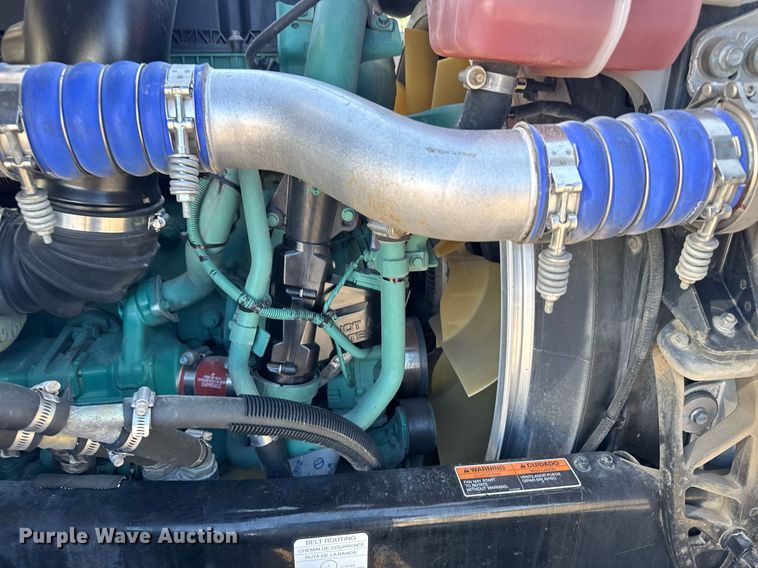 image for item EG6436 2021 Volvo VNL semi truck