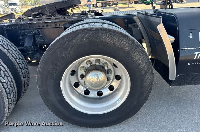 image for item EG6436 2021 Volvo VNL semi truck