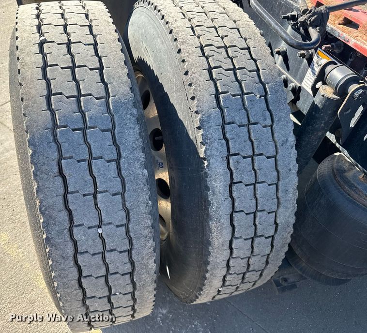 image for item EG6436 2021 Volvo VNL semi truck