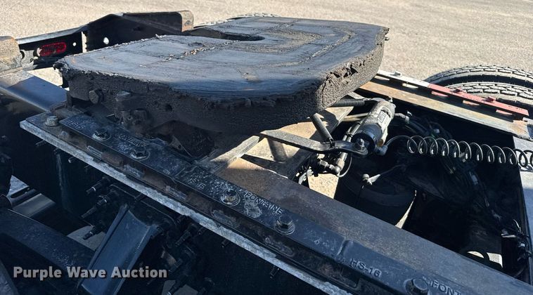 image for item EG6437 2021 Volvo VNL semi truck