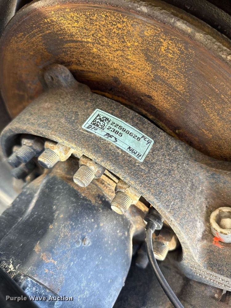 image for item EG6437 2021 Volvo VNL semi truck