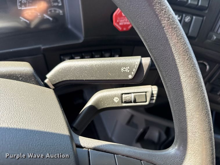 image for item EG6437 2021 Volvo VNL semi truck