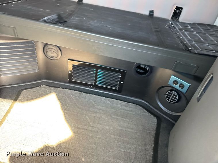 image for item EG6437 2021 Volvo VNL semi truck