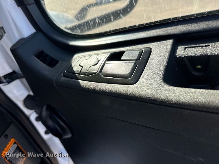 image for item EG6437 2021 Volvo VNL semi truck