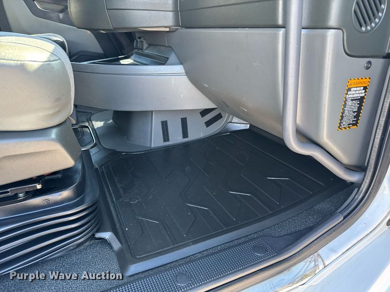 image for item EG6437 2021 Volvo VNL semi truck