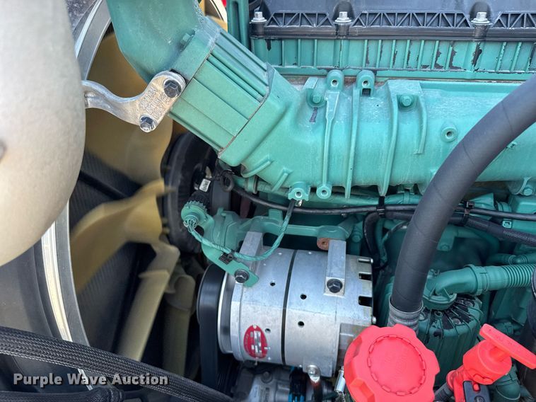 image for item EG6437 2021 Volvo VNL semi truck