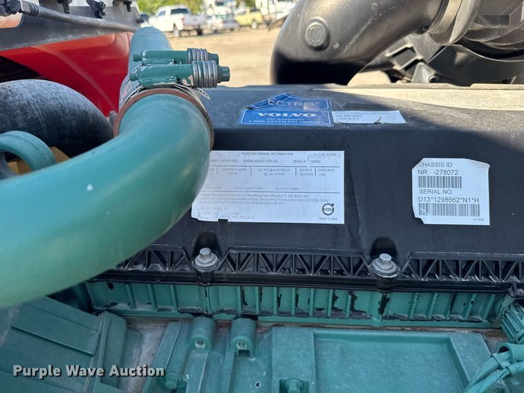 image for item EG6437 2021 Volvo VNL semi truck