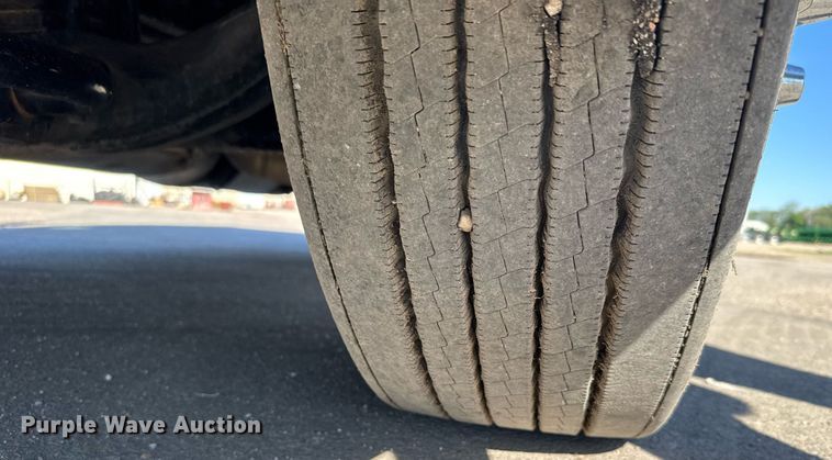 image for item EG6437 2021 Volvo VNL semi truck