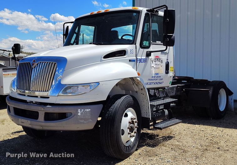 image for item EH0296 2012 International 4400 semi truck