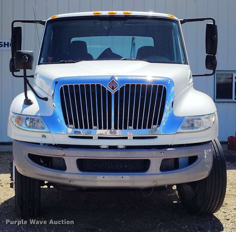 image for item EH0296 2012 International 4400 semi truck
