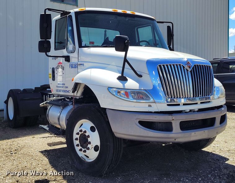 image for item EH0296 2012 International 4400 semi truck