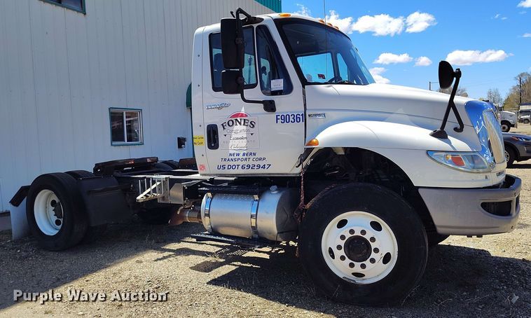 image for item EH0296 2012 International 4400 semi truck