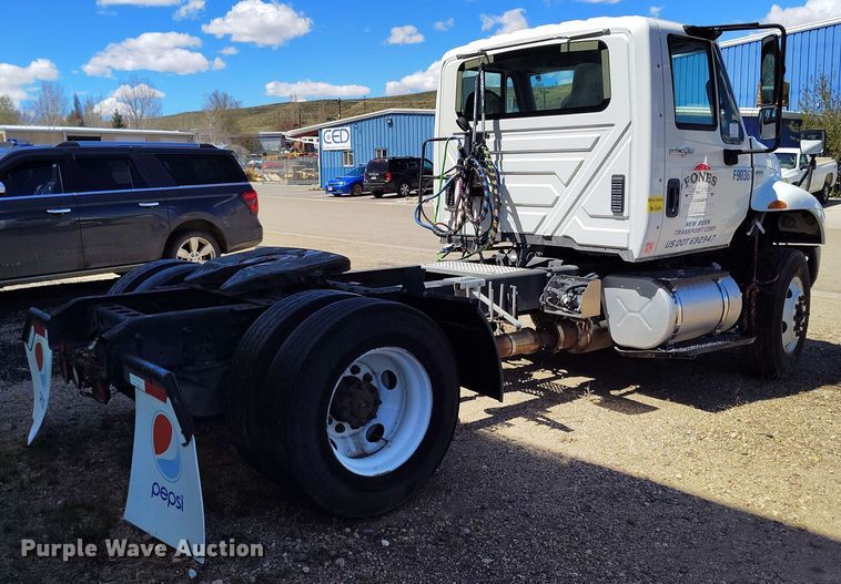 image for item EH0296 2012 International 4400 semi truck