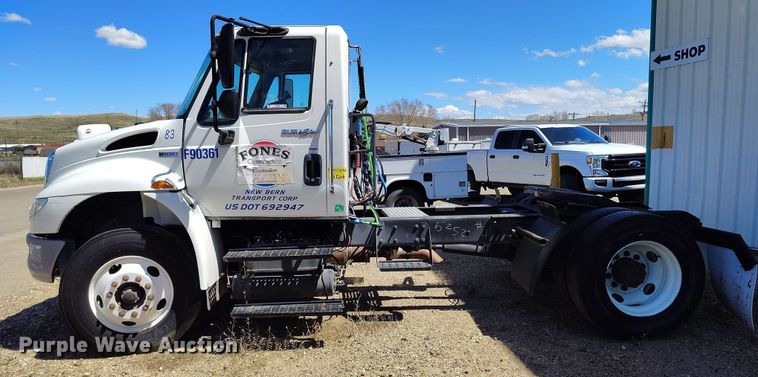 image for item EH0296 2012 International 4400 semi truck