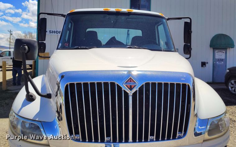 image for item EH0296 2012 International 4400 semi truck
