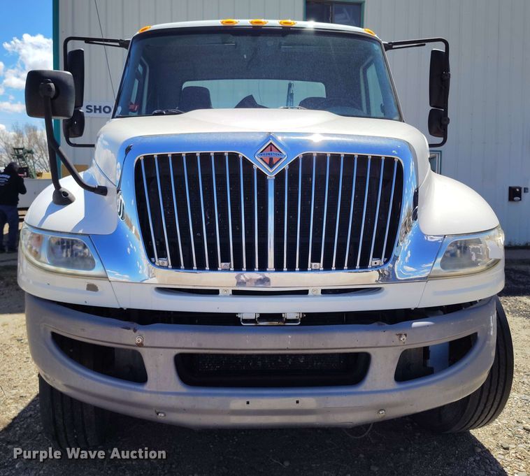 image for item EH0296 2012 International 4400 semi truck