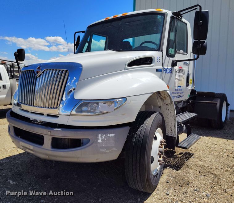image for item EH0296 2012 International 4400 semi truck