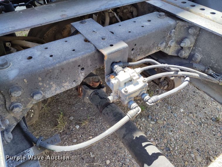 image for item EH0296 2012 International 4400 semi truck