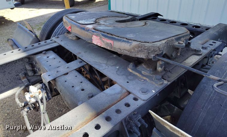 image for item EH0296 2012 International 4400 semi truck