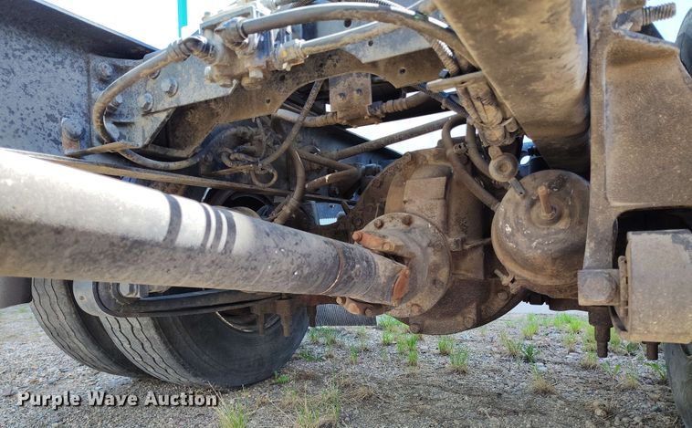 image for item EH0296 2012 International 4400 semi truck