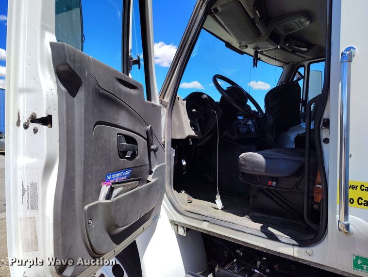 image for item EH0296 2012 International 4400 semi truck