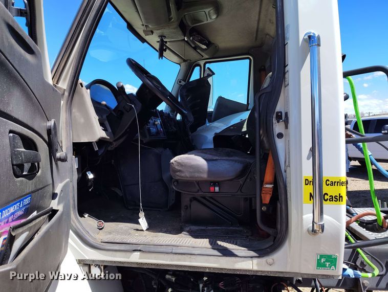 image for item EH0296 2012 International 4400 semi truck