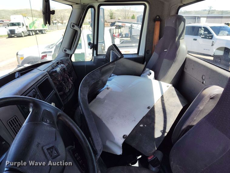 image for item EH0296 2012 International 4400 semi truck