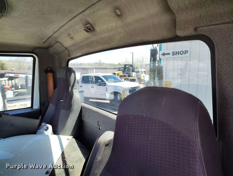 image for item EH0296 2012 International 4400 semi truck