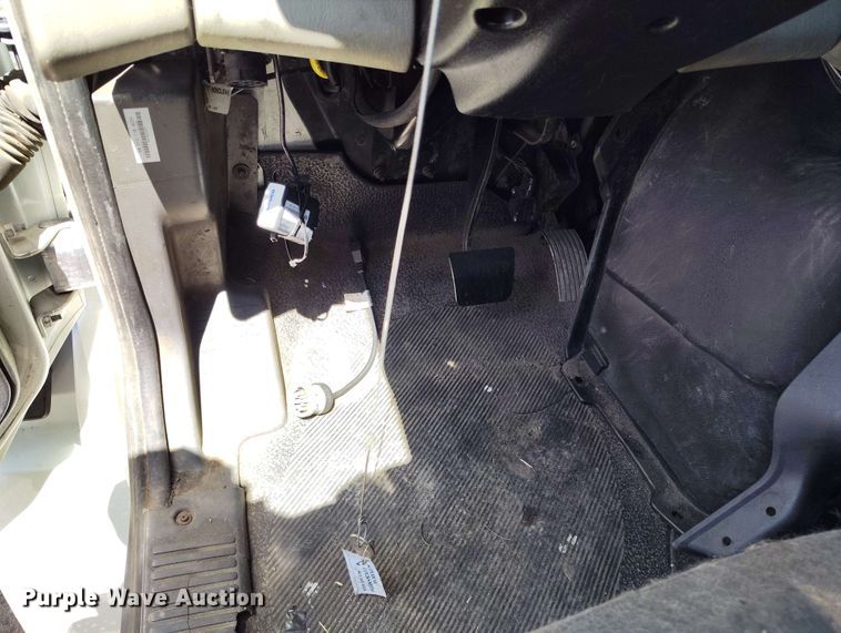 image for item EH0296 2012 International 4400 semi truck