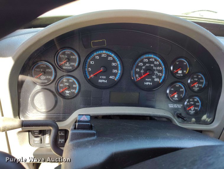 image for item EH0296 2012 International 4400 semi truck