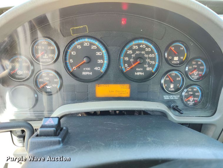 image for item EH0296 2012 International 4400 semi truck