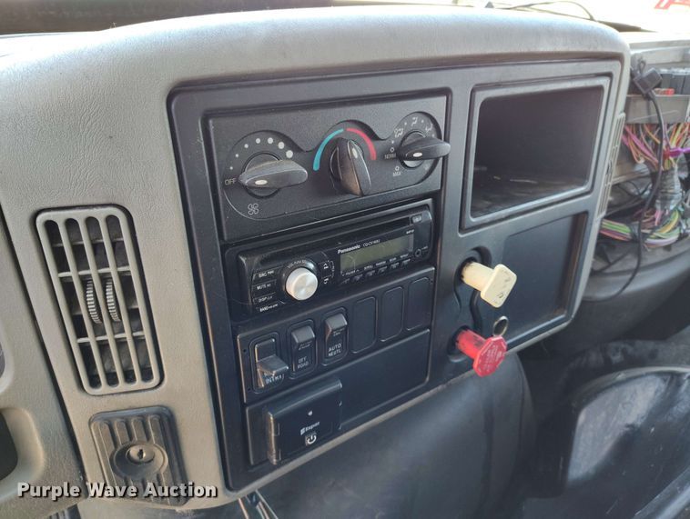 image for item EH0296 2012 International 4400 semi truck