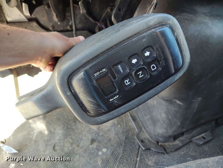 image for item EH0296 2012 International 4400 semi truck