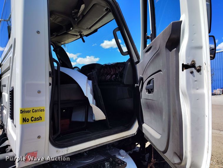 image for item EH0296 2012 International 4400 semi truck