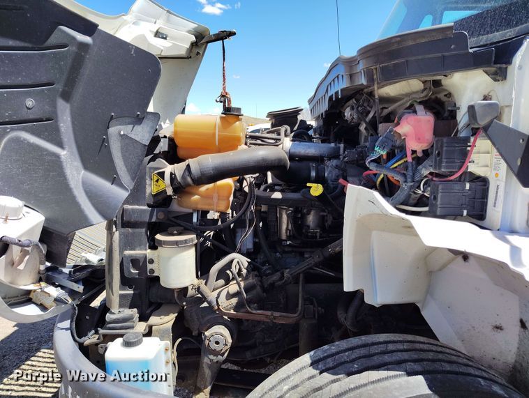 image for item EH0296 2012 International 4400 semi truck